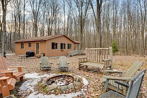 Secluded Farwell Cabin w/ Fire Pit & Gas Grill!