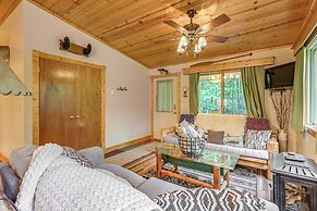 Secluded Farwell Cabin w/ Fire Pit & Gas Grill!