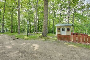 Secluded Farwell Cabin w/ Fire Pit & Gas Grill!