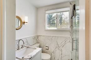 Quaint Woodstock Escape - 2 Mi to Tinker St!