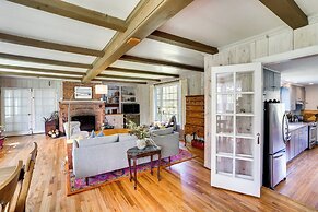 Quaint Woodstock Escape - 2 Mi to Tinker St!