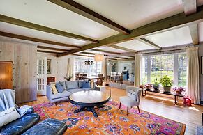 Quaint Woodstock Escape - 2 Mi to Tinker St!