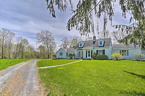 Quaint Woodstock Escape - 2 Mi to Tinker St!