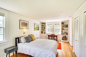 Quaint Woodstock Escape - 2 Mi to Tinker St!