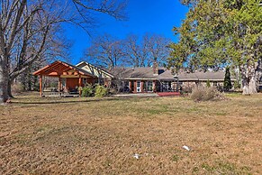 Stunning Rogers Villa w/ Pond ~ 7 Mi to Lake