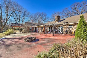 Stunning Rogers Villa w/ Pond ~ 7 Mi to Lake