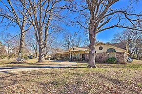 Stunning Rogers Villa w/ Pond ~ 7 Mi to Lake