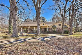 Stunning Rogers Villa w/ Pond ~ 7 Mi to Lake