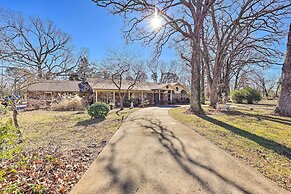 Stunning Rogers Villa w/ Pond ~ 7 Mi to Lake