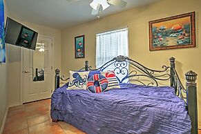 5 Mi to South Padre Island: Port Isabel Cottage!