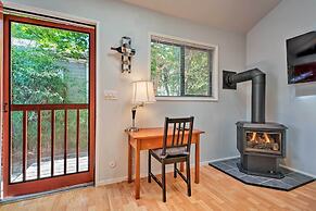 Warm & Inviting Ashland Cottage < Half-mile to SOU