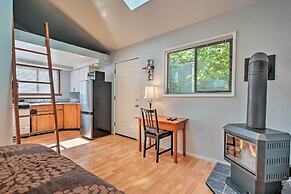 Warm & Inviting Ashland Cottage < Half-mile to SOU