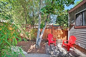 Warm & Inviting Ashland Cottage < Half-mile to SOU