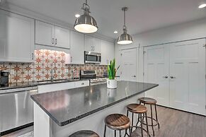 Vibrant Chic Home ~ 20 Mi to Salt Lake City!