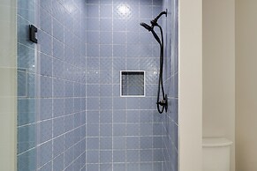 Spacious Waterfront Hyco Lake Retreat w/ Dock!