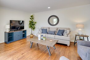 Spacious Waterfront Hyco Lake Retreat w/ Dock!