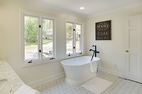 Spacious Waterfront Hyco Lake Retreat w/ Dock!