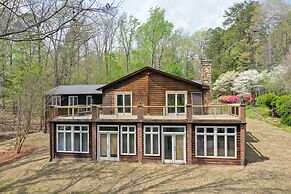 Spacious Waterfront Hyco Lake Retreat w/ Dock!