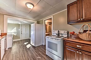 Porch, Fire Pit & Grill: Blue Ridge Mtn Cottage!