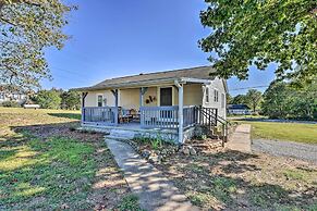 Porch, Fire Pit & Grill: Blue Ridge Mtn Cottage!