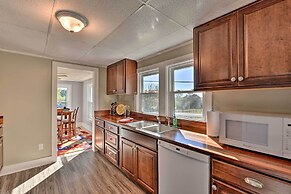 Porch, Fire Pit & Grill: Blue Ridge Mtn Cottage!