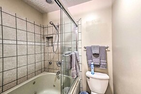 Updated Ruidoso Cabin w/ Spacious Deck & View