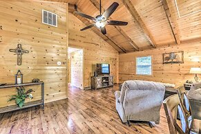 Updated Ruidoso Cabin w/ Spacious Deck & View