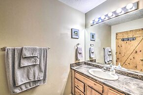 Updated Ruidoso Cabin w/ Spacious Deck & View