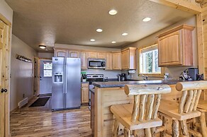 Whistling Woods Cabin: Meadow Views + Gas Grill!