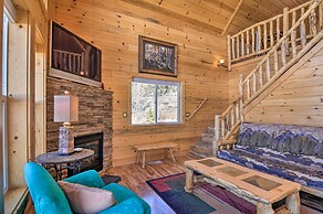 Whistling Woods Cabin: Meadow Views + Gas Grill!