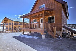 Whistling Woods Cabin: Meadow Views + Gas Grill!