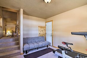 Whistling Woods Cabin: Meadow Views + Gas Grill!