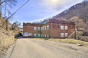 Unique Suite in Refurbished WV Schoolhouse!