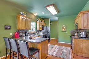 1/2 Mi to Lake Texoma: Home w/ Fire Pit & Grill!