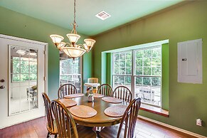 1/2 Mi to Lake Texoma: Home w/ Fire Pit & Grill!