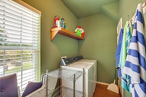 1/2 Mi to Lake Texoma: Home w/ Fire Pit & Grill!