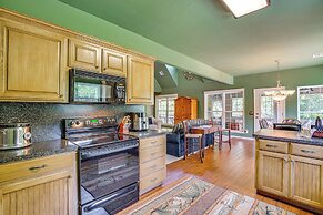 1/2 Mi to Lake Texoma: Home w/ Fire Pit & Grill!