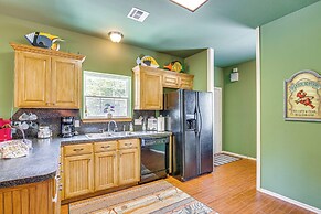 1/2 Mi to Lake Texoma: Home w/ Fire Pit & Grill!