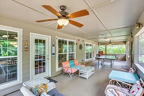 1/2 Mi to Lake Texoma: Home w/ Fire Pit & Grill!