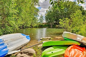 Yellowstone River Lodge w/ Kayaks & Mountain Views