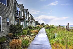 Waterfront Oregon Abode w/ Balcony & Ocean Views!