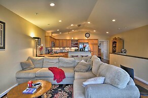 Waterfront Oregon Abode w/ Balcony & Ocean Views!