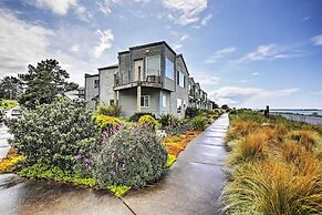 Waterfront Oregon Abode w/ Balcony & Ocean Views!