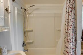 Gas Grill & Private Yard: Home in Bellville