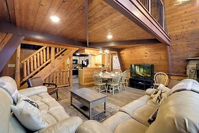 A-frame w/ Hot Tub: Half-mi to Ober Gatlinburg!