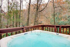 A-frame w/ Hot Tub: Half-mi to Ober Gatlinburg!