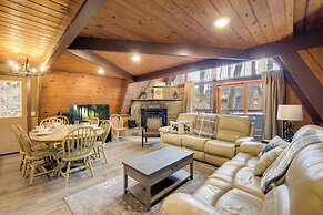 A-frame w/ Hot Tub: Half-mi to Ober Gatlinburg!