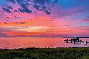 Bayfront Gem w/ Amazing Water Views + Pond!