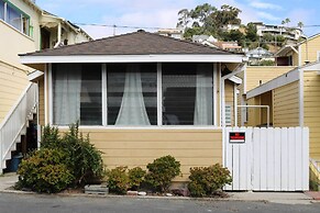 Catalina Island Cottage - Walk to Main St & Beach!