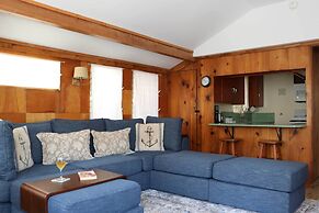 Catalina Island Cottage - Walk to Main St & Beach!